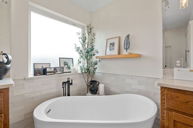 100 Sumner Lane, Waxahachie, TX 75165