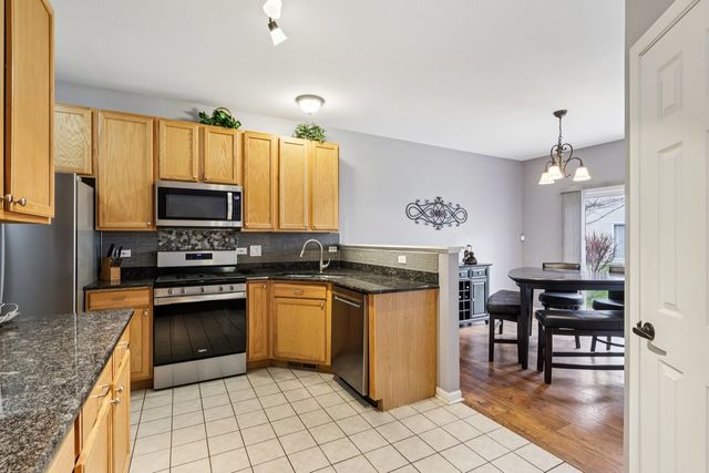 412 Jamestown Court, Aurora, IL 60502