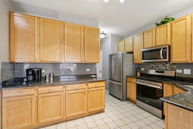 412 Jamestown Court, Aurora, IL 60502