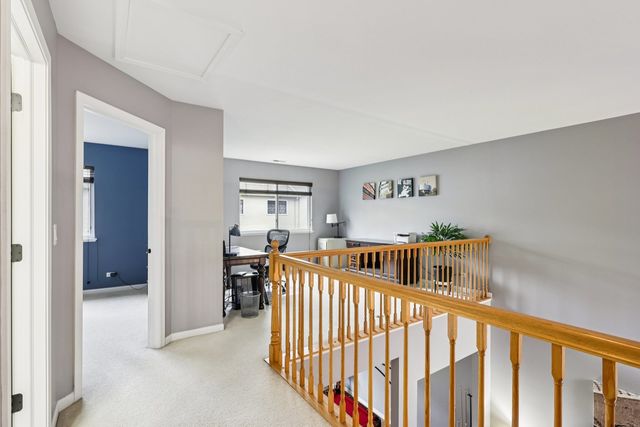 412 Jamestown Court, Aurora, IL 60502