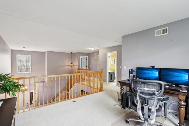 412 Jamestown Court, Aurora, IL 60502