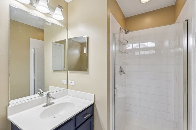 412 Jamestown Court, Aurora, IL 60502