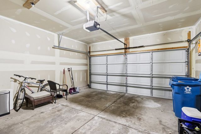 412 Jamestown Court, Aurora, IL 60502