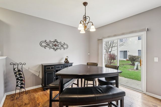 412 Jamestown Court, Aurora, IL 60502