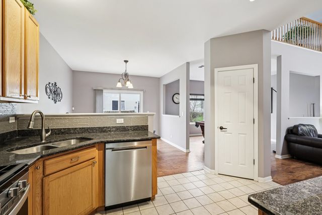 412 Jamestown Court, Aurora, IL 60502