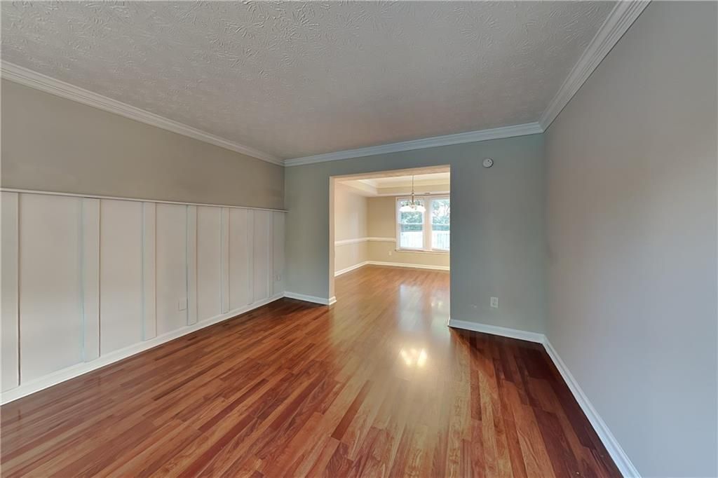 Image 5 of property listing at 465 Mikasa Drive, Alpharetta, GA 30022