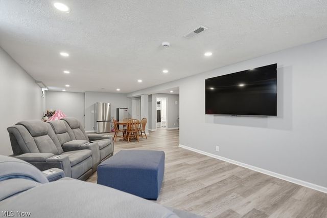 5460 Arlington Lane, Parma, OH 44134