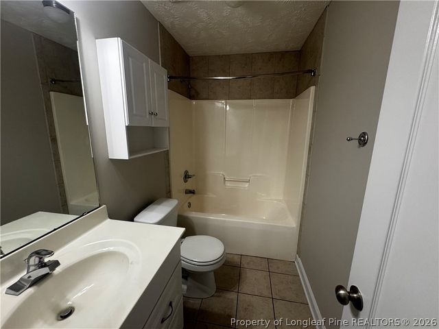 2118 Queen Elizabeth Lane, Hope Mills, NC 28348