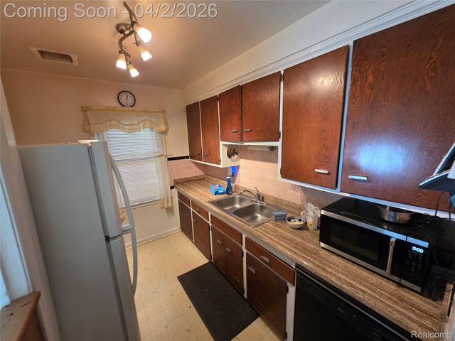 9960 Rockland, Redford Charter Township, MI 48239