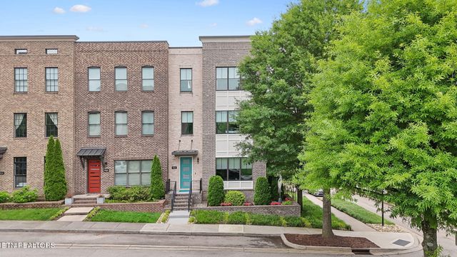 9432 Clingmans Dome Drive, Knoxville, TN 37922