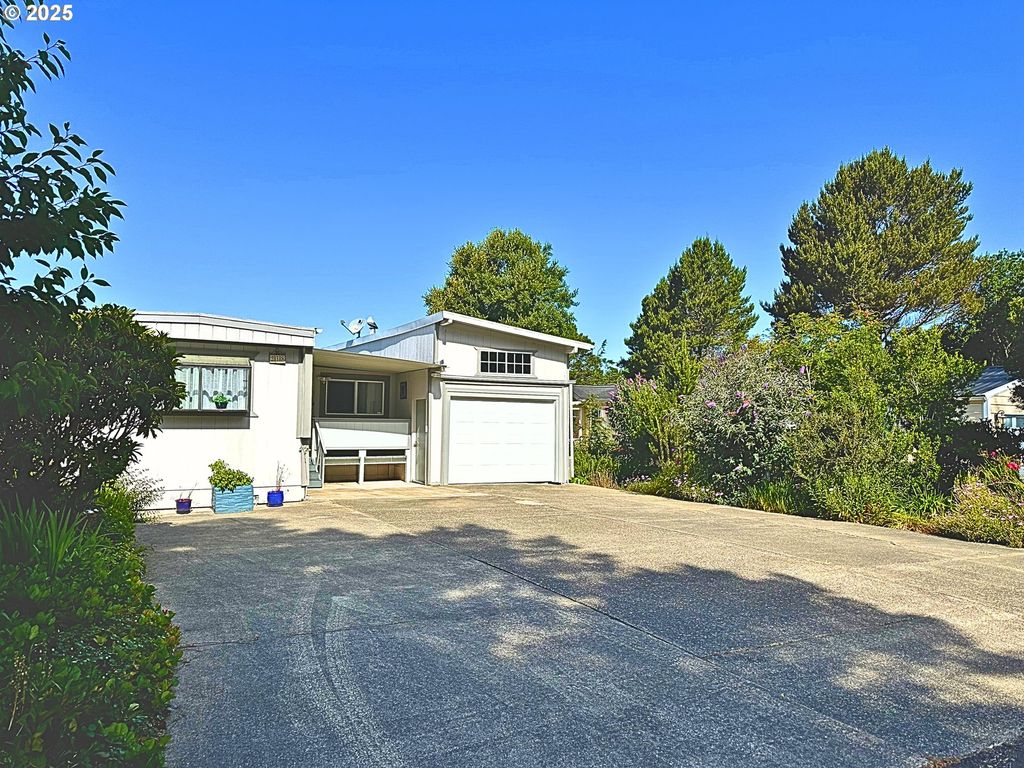 1600 RHODODENDRON Dr #218, Florence, OR 97439