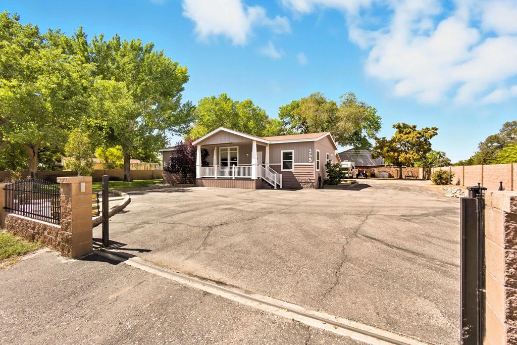 255 GOLDEN POPPY Street, Bosque Farms, NM 87068