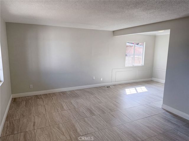 17787 Ivy, Fontana, CA 92335
