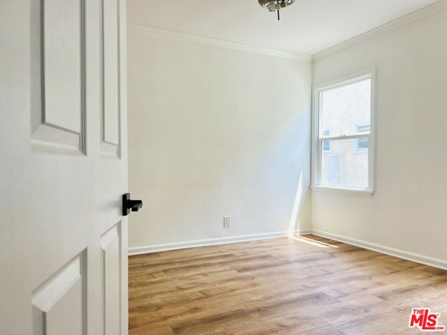 604 E CHEVY CHASE Drive B, Glendale, CA 91205