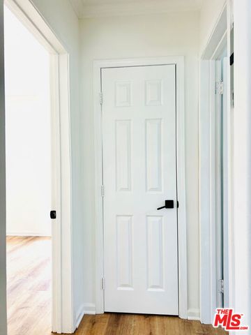 604 E CHEVY CHASE Drive B, Glendale, CA 91205