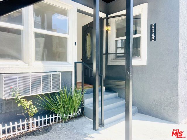 604 E CHEVY CHASE Drive B, Glendale, CA 91205