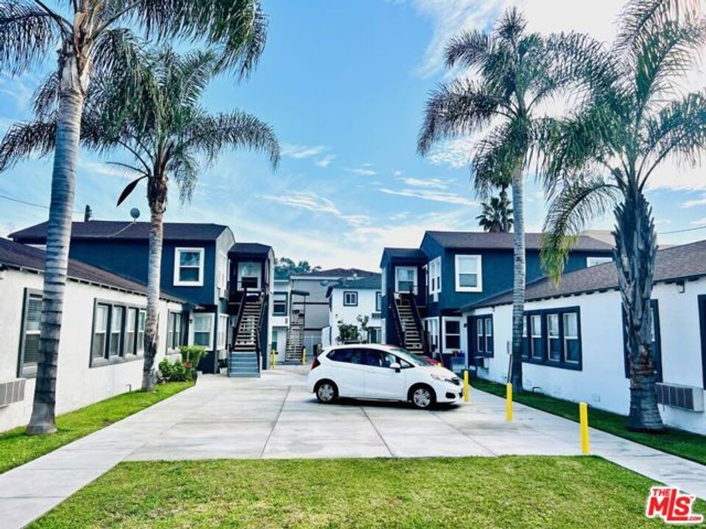 604 E CHEVY CHASE Drive B, Glendale, CA 91205