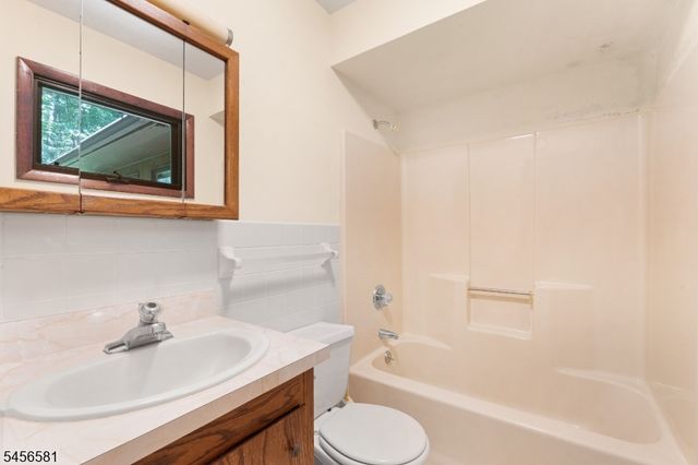 155 Buffalo Hollow Rd, Lebanon Twp., NJ 08826