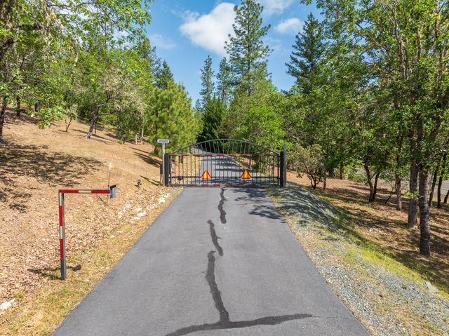9703 Lower River Road, Grants Pass, OR 97526