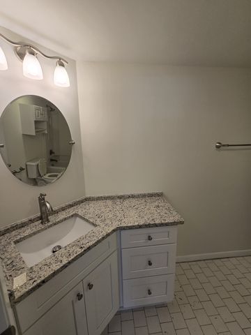 900 19th Ave S Apt 107, Nashville, TN 37212