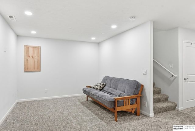 16865 Portal Street, Omaha, NE 68136