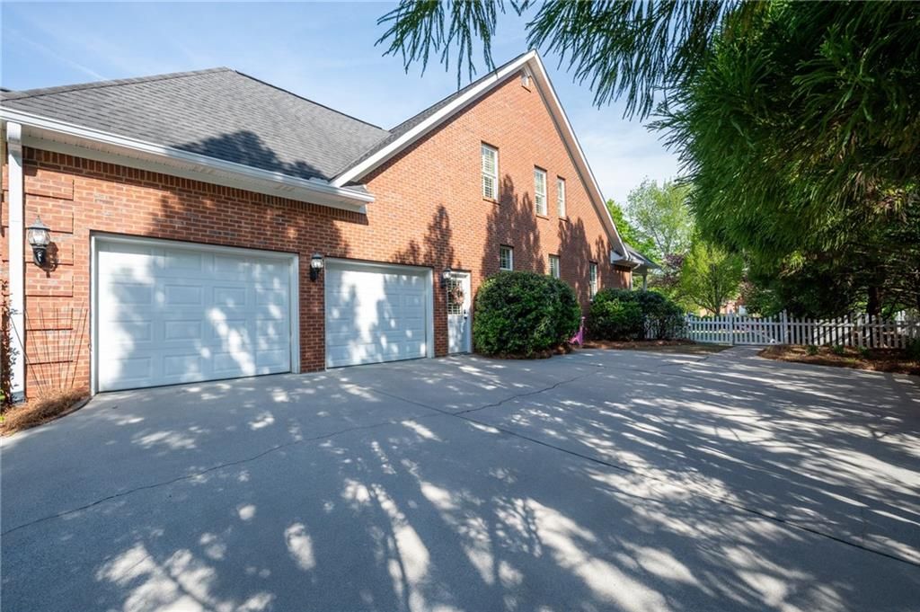 Image 5 of property listing at 203 Laurel Creek Road SE, Calhoun, GA 30701