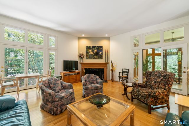 8 Beacon Heath, Farmington, CT 06032