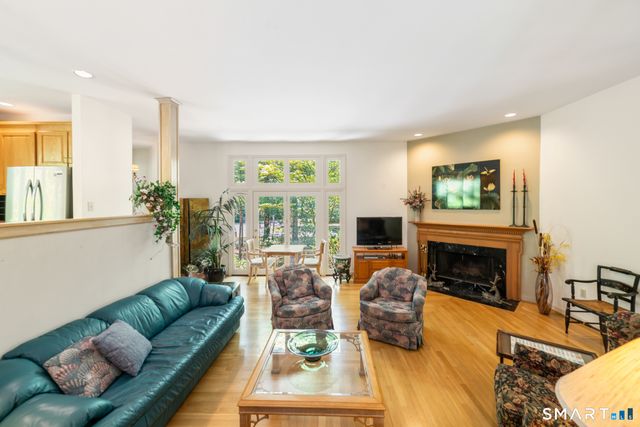 8 Beacon Heath, Farmington, CT 06032