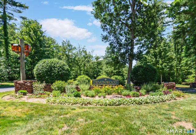 8 Beacon Heath, Farmington, CT 06032