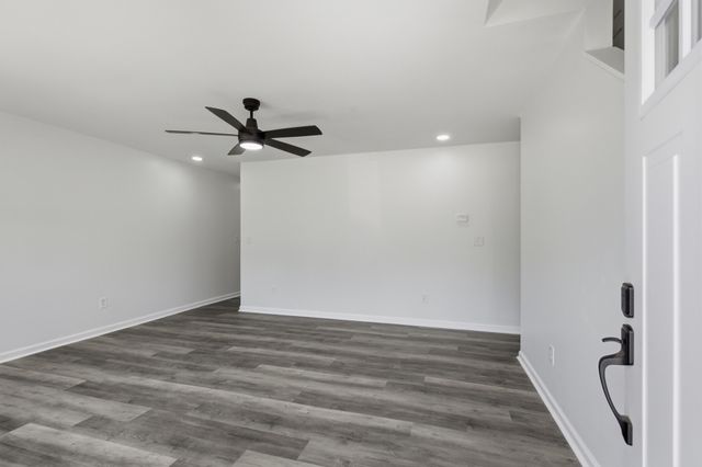 572 Donna Dr, Clarksville, TN 37042