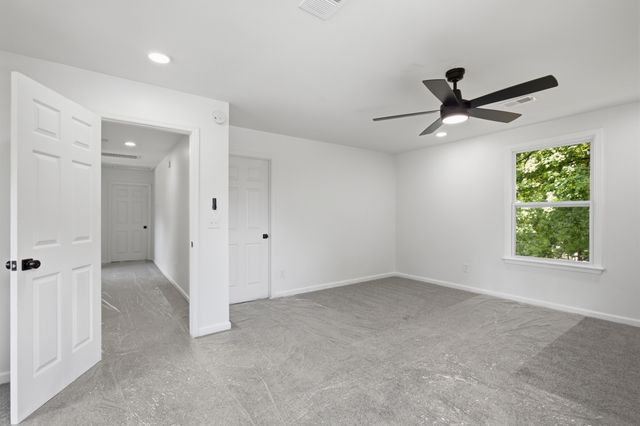 572 Donna Dr, Clarksville, TN 37042