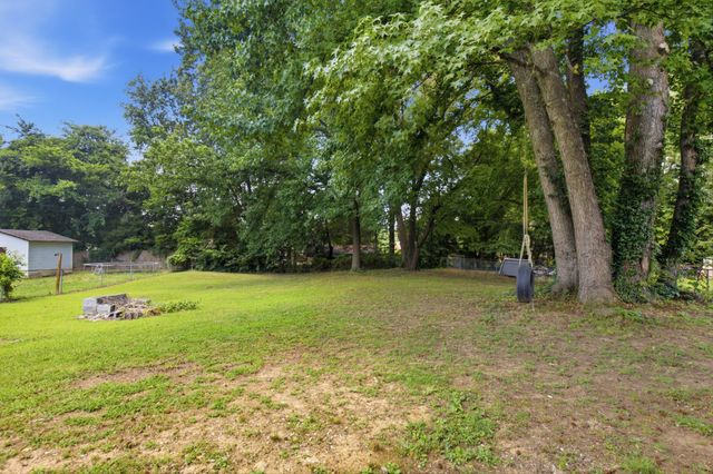 572 Donna Dr, Clarksville, TN 37042
