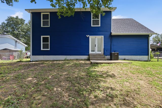 572 Donna Dr, Clarksville, TN 37042