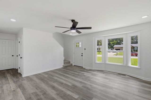 572 Donna Dr, Clarksville, TN 37042