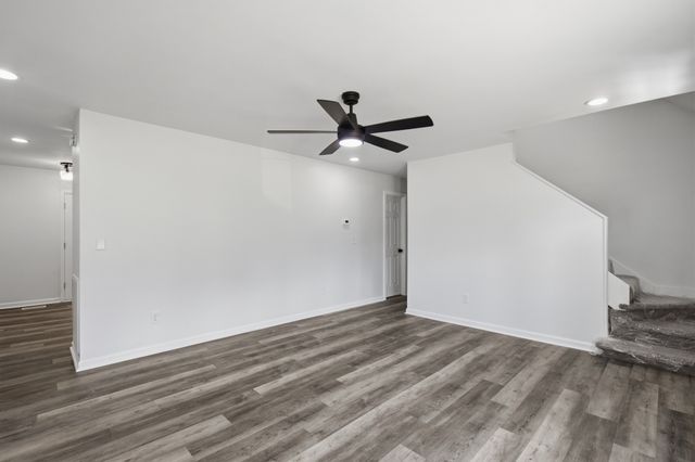 572 Donna Dr, Clarksville, TN 37042