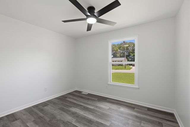 572 Donna Dr, Clarksville, TN 37042