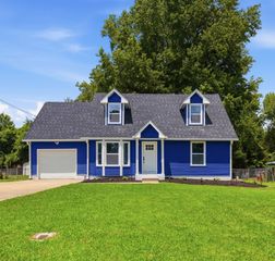 572 Donna Dr, Clarksville, TN 37042