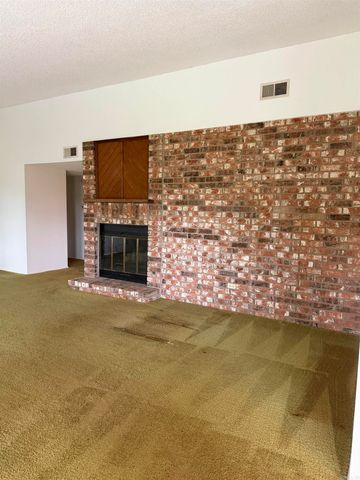 8 Markham Place Cir, Little Rock, AR 72211