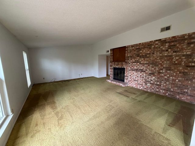 8 Markham Place Cir, Little Rock, AR 72211