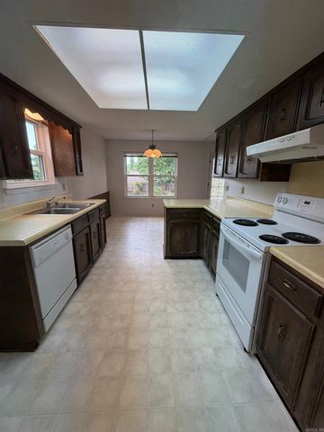 8 Markham Place Cir, Little Rock, AR 72211