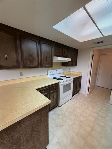 8 Markham Place Cir, Little Rock, AR 72211