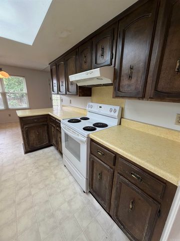 8 Markham Place Cir, Little Rock, AR 72211