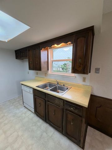 8 Markham Place Cir, Little Rock, AR 72211
