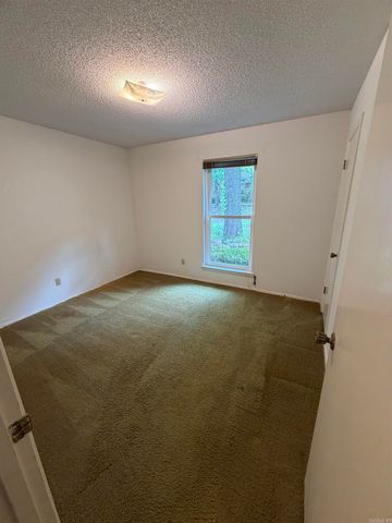 8 Markham Place Cir, Little Rock, AR 72211