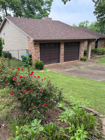 8 Markham Place Cir, Little Rock, AR 72211