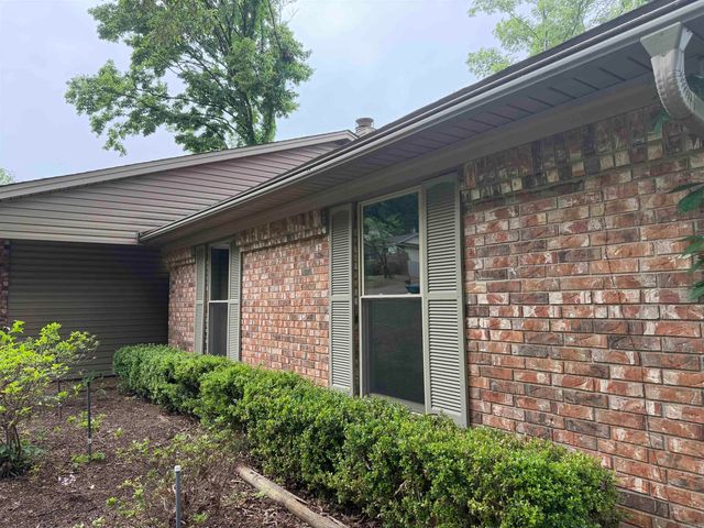 8 Markham Place Cir, Little Rock, AR 72211