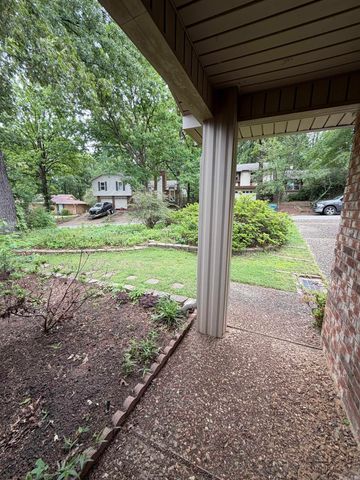 8 Markham Place Cir, Little Rock, AR 72211