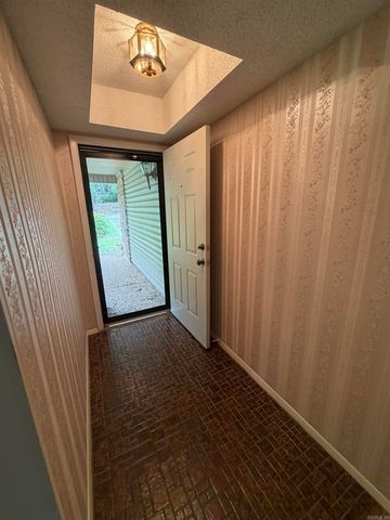 8 Markham Place Cir, Little Rock, AR 72211