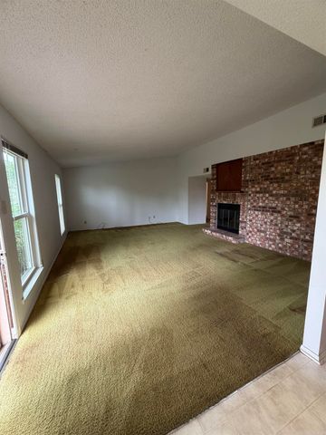 8 Markham Place Cir, Little Rock, AR 72211