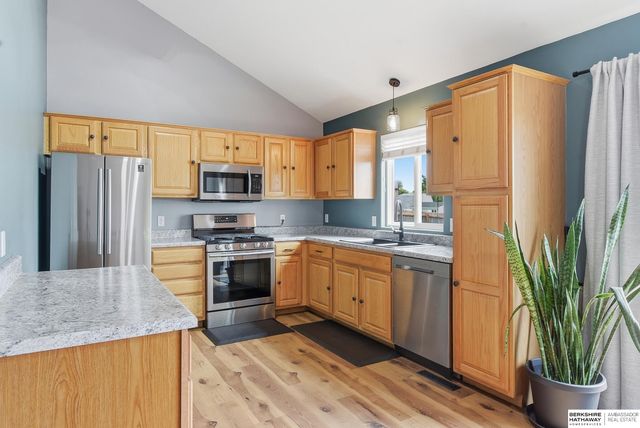 7817 Howell Street, Omaha, NE 68122
